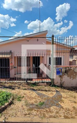 Casa à venda com 121m², 2 quartos e 2 vagasFachada