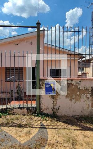Casa à venda com 121m², 2 quartos e 2 vagasPLACA INSTALADA NA FACHADA