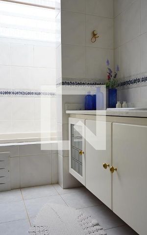 Casa à venda com 220m², 3 quartos e 4 vagasBanheiro