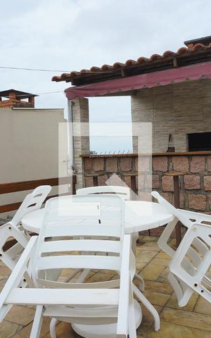 Casa à venda com 220m², 3 quartos e 4 vagasPátio
