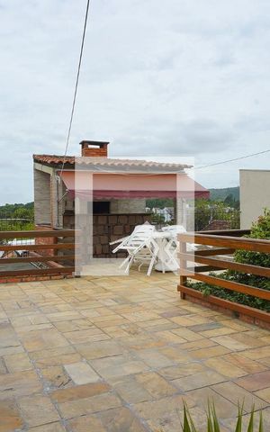 Casa à venda com 220m², 3 quartos e 4 vagasPátio