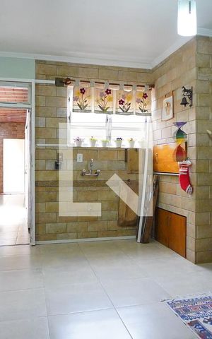 Casa à venda com 220m², 3 quartos e 4 vagasChurrasqueira