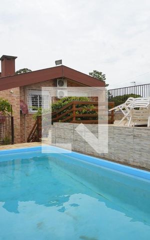 Casa à venda com 220m², 3 quartos e 4 vagasPiscina