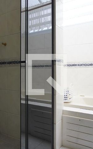 Casa à venda com 220m², 3 quartos e 4 vagasBanheiro