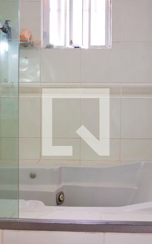 Casa à venda com 220m², 3 quartos e 4 vagasBanheiro da Suíte