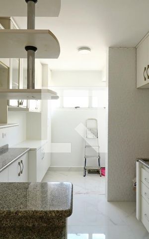 Apartamento para alugar com 77m², 2 quartos e 2 vagasCozinha