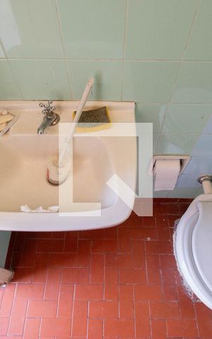 Casa à venda com 950m², 5 quartos e 4 vagas Casa à venda com 950m², 5 quartos e 4 vagasBanheiro de serviço