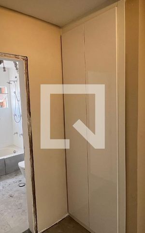 Apartamento à venda com 150m², 3 quartos e 1 vaga Apartamento à venda com 150m², 3 quartos e 1 vagaRoupeiro