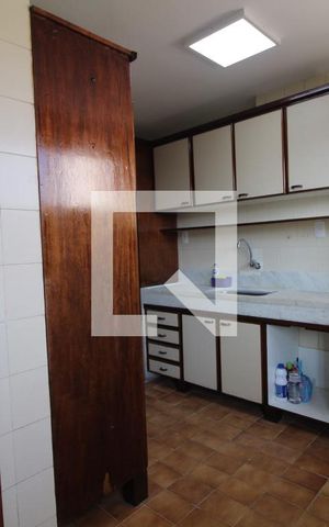 Apartamento à venda com 126m², 3 quartos e 2 vagas Apartamento à venda com 126m², 3 quartos e 2 vagasCozinha e Área de Serviço