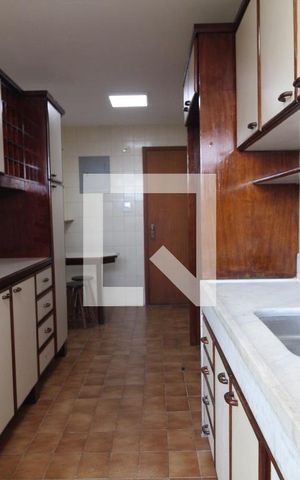 Apartamento à venda com 126m², 3 quartos e 2 vagas Apartamento à venda com 126m², 3 quartos e 2 vagasCozinha e Área de Serviço