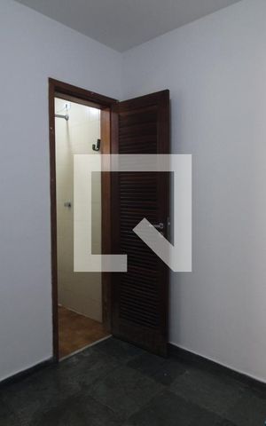 Apartamento à venda com 126m², 3 quartos e 2 vagas Apartamento à venda com 126m², 3 quartos e 2 vagasQuarto de Serviço