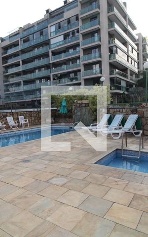 Apartamento à venda com 126m², 3 quartos e 2 vagas Apartamento à venda com 126m², 3 quartos e 2 vagasÁrea comum - Piscina