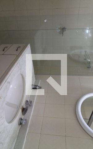 Apartamento à venda com 126m², 3 quartos e 2 vagas Apartamento à venda com 126m², 3 quartos e 2 vagasBanheiro social