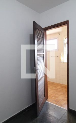 Apartamento à venda com 126m², 3 quartos e 2 vagas Apartamento à venda com 126m², 3 quartos e 2 vagasQuarto de Serviço