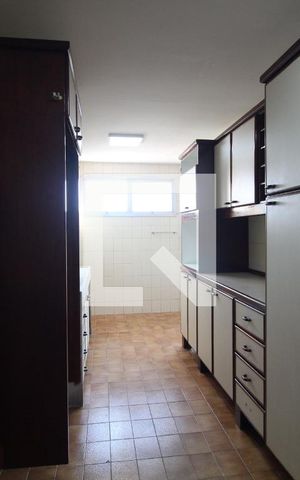 Apartamento à venda com 126m², 3 quartos e 2 vagas Apartamento à venda com 126m², 3 quartos e 2 vagasCozinha e Área de Serviço