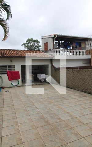 Casa à venda com 230m², 3 quartos e 4 vagasQuintal fundos da casa