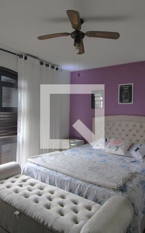 Casa à venda com 230m², 3 quartos e 4 vagasSuíte