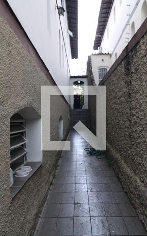 Casa à venda com 230m², 3 quartos e 4 vagasQuintal lateral