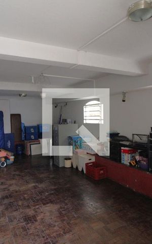 Casa à venda com 230m², 3 quartos e 4 vagasPorão