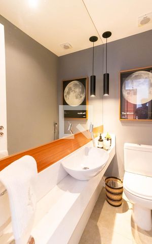 Apartamento à venda com 240m², 3 quartos e 2 vagas Apartamento à venda com 240m², 3 quartos e 2 vagasLavabo