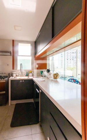 Apartamento à venda com 240m², 3 quartos e 2 vagas Apartamento à venda com 240m², 3 quartos e 2 vagasCozinha