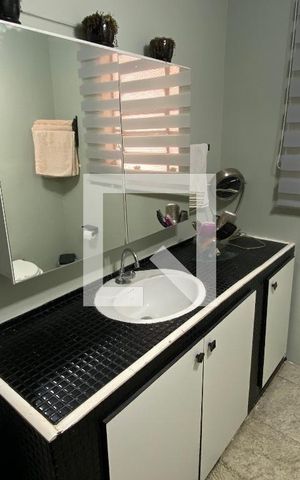 Casa à venda com 300m², 4 quartos e 2 vagas Casa à venda com 300m², 4 quartos e 2 vagasBanheiro