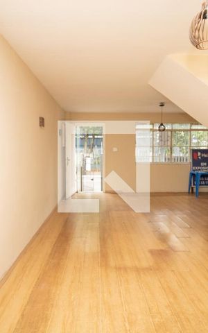 Casa à venda com 142m², 3 quartos e 2 vagas Casa à venda com 142m², 3 quartos e 2 vagasSala, panorâmica