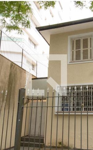 Casa à venda com 142m², 3 quartos e 2 vagas Casa à venda com 142m², 3 quartos e 2 vagasFachada