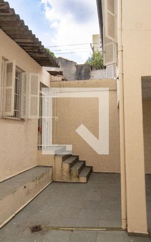 Casa à venda com 142m², 3 quartos e 2 vagas Casa à venda com 142m², 3 quartos e 2 vagasQuintal, vista edícula