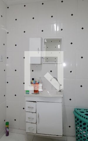 Casa à venda com 80m², 3 quartos e 2 vagasBanheiro