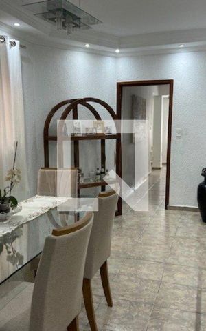 Casa à venda com 200m², 6 quartos e 4 vagas