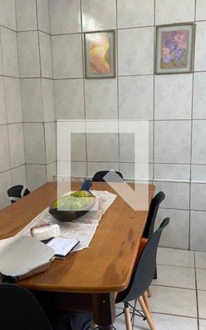 Casa à venda com 200m², 6 quartos e 4 vagas