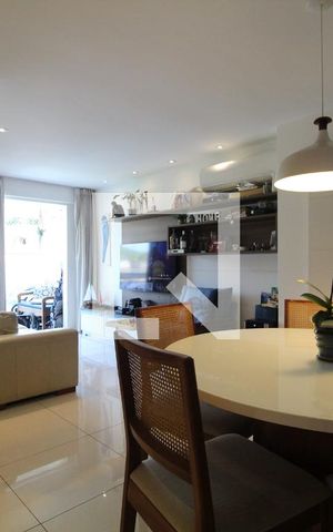 Apartamento à venda com 90m², 3 quartos e 2 vagas Apartamento à venda com 90m², 3 quartos e 2 vagasSala