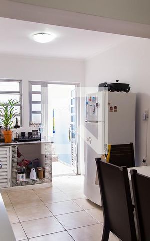 Casa à venda com 190m², 3 quartos e 2 vagas Casa à venda com 190m², 3 quartos e 2 vagasCozinha