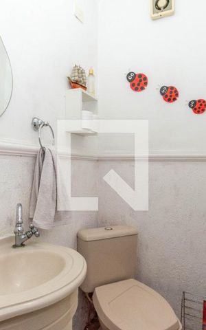 Casa à venda com 151m², 4 quartos e 2 vagas Casa à venda com 151m², 4 quartos e 2 vagasLavabo