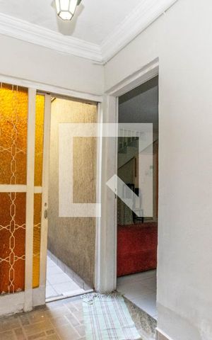 Casa à venda com 151m², 4 quartos e 2 vagas Casa à venda com 151m², 4 quartos e 2 vagasEntrada