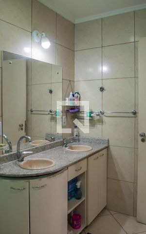 Casa à venda com 320m², 3 quartos e 2 vagas Casa à venda com 320m², 3 quartos e 2 vagasSuíte