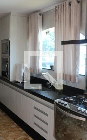 Casa à venda com 400m², 4 quartos e 4 vagasCozinha