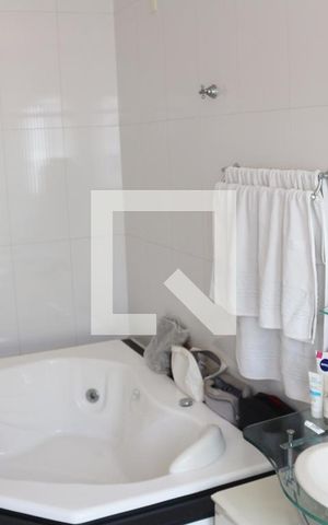 Casa à venda com 400m², 4 quartos e 4 vagasBanheiro da Suíte 1