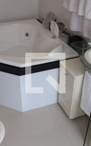 Casa à venda com 400m², 4 quartos e 4 vagasBanheiro da Suíte 1