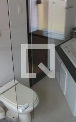 Casa à venda com 400m², 4 quartos e 4 vagasBanheiro da Suíte 1