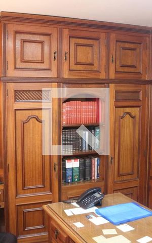 Casa à venda com 400m², 4 quartos e 4 vagasEscritório