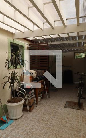 Casa de condomínio à venda com 175m², 4 quartos e 1 vagaGaragem