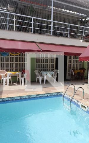 Casa de condomínio à venda com 175m², 4 quartos e 1 vagaPiscina