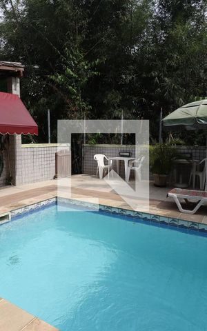 Casa de condomínio à venda com 175m², 4 quartos e 1 vagaPiscina