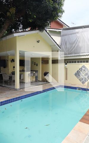 Casa de condomínio à venda com 175m², 4 quartos e 1 vagaÁrea comum - Piscina
