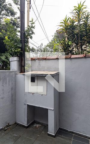 Casa para alugar com 320m², 3 quartos e 3 vagas Casa para alugar com 320m², 3 quartos e 3 vagasEntrada Lateral