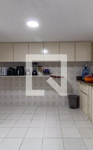 Casa para alugar com 320m², 3 quartos e 3 vagas Casa para alugar com 320m², 3 quartos e 3 vagasCozinha