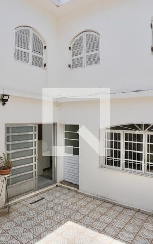 Casa à venda com 300m², 6 quartos e 2 vagas Casa à venda com 300m², 6 quartos e 2 vagasCasa 2