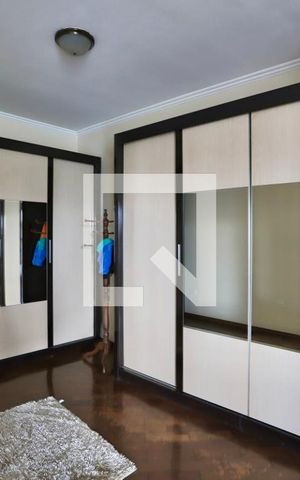 Casa à venda com 300m², 6 quartos e 2 vagas Casa à venda com 300m², 6 quartos e 2 vagasCloset do quarto 2